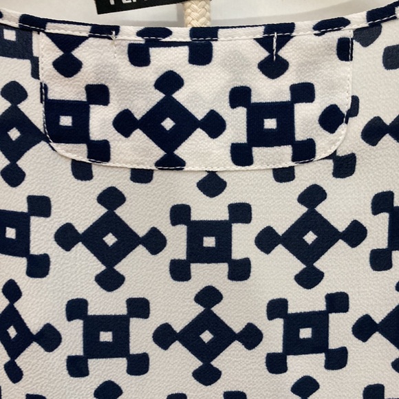 41 Hawthorn Popover V-neck Short Sleeve Blouse White and Navy Size M - Picture 6 of 8